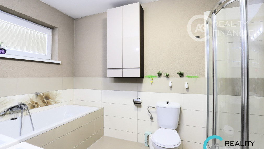 AG reality I PREDANÝ  krásny 5-izbový rodinný dom s osobitou  atmosférou - Horná Potôň