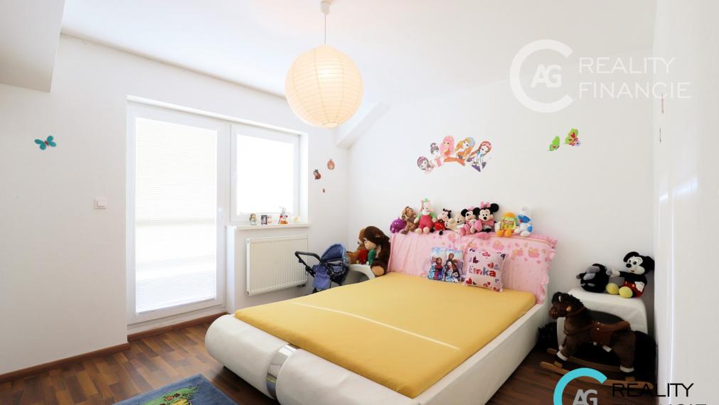 AG reality I PREDANÝ  krásny 5-izbový rodinný dom s osobitou  atmosférou - Horná Potôň