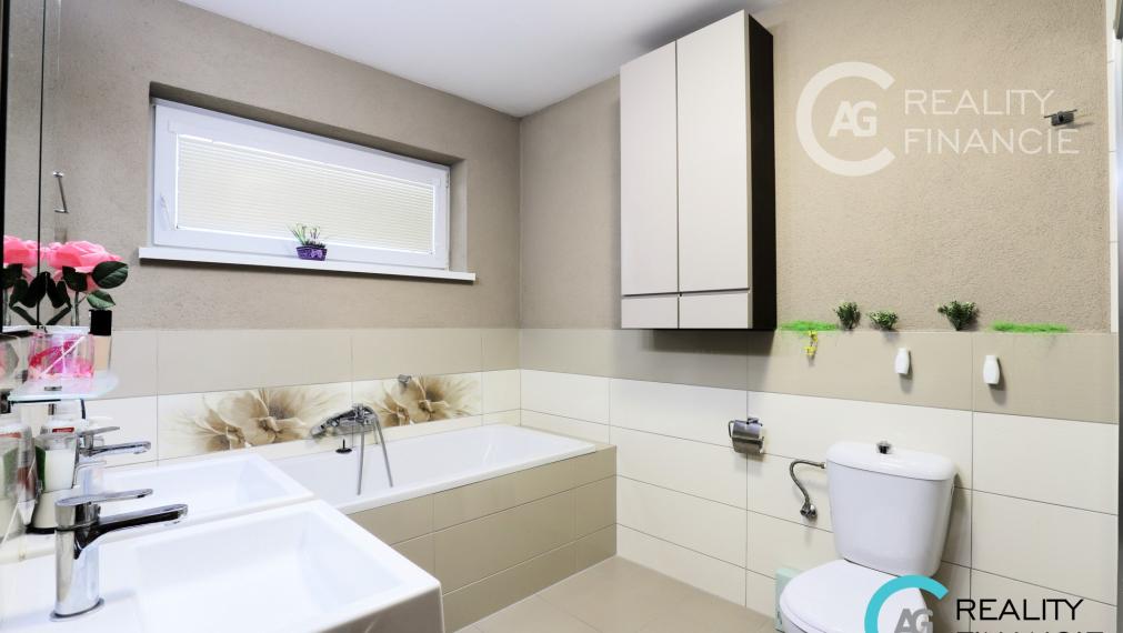 AG reality I PREDANÝ  krásny 5-izbový rodinný dom s osobitou  atmosférou - Horná Potôň