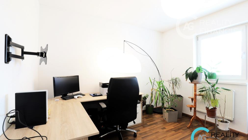 AG reality I PREDANÝ  krásny 5-izbový rodinný dom s osobitou  atmosférou - Horná Potôň