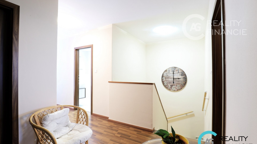 AG reality I PREDANÝ  krásny 5-izbový rodinný dom s osobitou  atmosférou - Horná Potôň