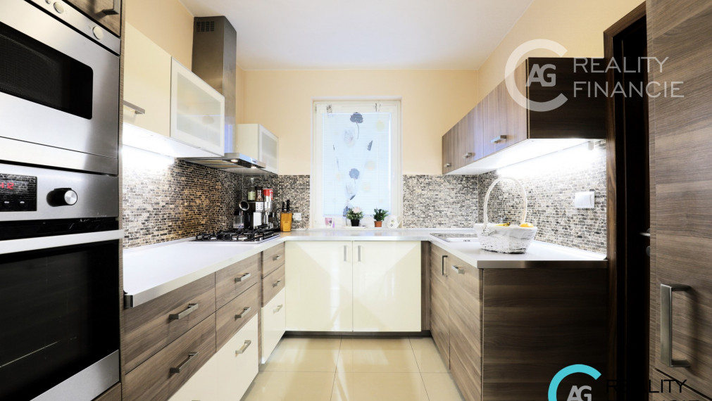 AG reality I PREDANÝ  krásny 5-izbový rodinný dom s osobitou  atmosférou - Horná Potôň