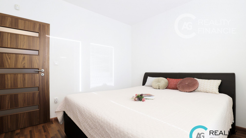 AG reality I PREDANÝ  krásny 5-izbový rodinný dom s osobitou  atmosférou - Horná Potôň