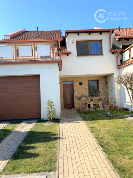 AG reality I PREDANÝ  krásny 5-izbový rodinný dom s osobitou  atmosférou - Horná Potôň