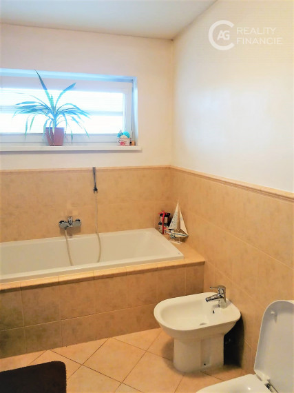 AG reality I na predaj priestranný 5-izbový rodinný dom v Hornej Potôňi