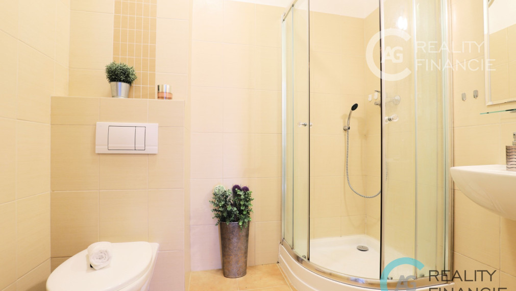 AG reality I PRENAJATÝ   - komplet zariadený 2-izbový byt  v  bezpečnom komplexe MELROSE