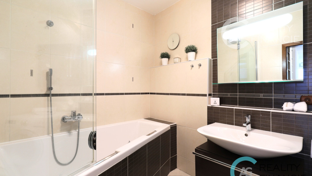 AG reality I PRENAJATÝ   - zariadený  3i. byt na  ZÁHRADNÍCKEJ - OCTOPUS