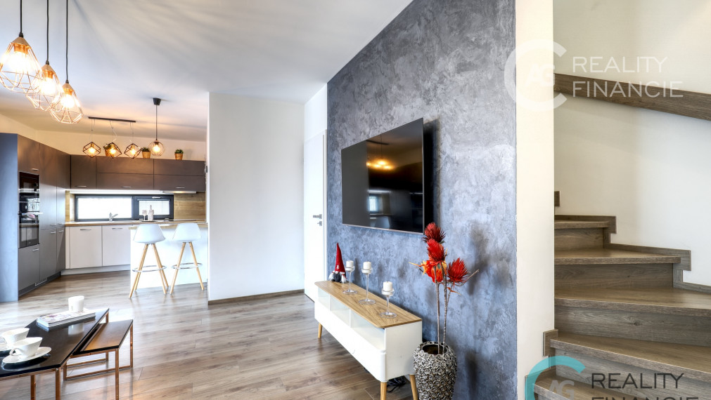 AG reality I PREDANÝ   3 izb  byt  so záhrad.  -mezonet  Miloslavov  zariadený