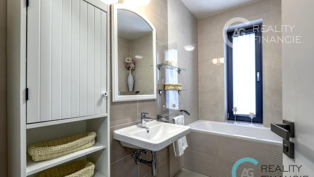 AG reality I PREDANÝ   3 izb  byt  so záhrad.  -mezonet  Miloslavov  zariadený