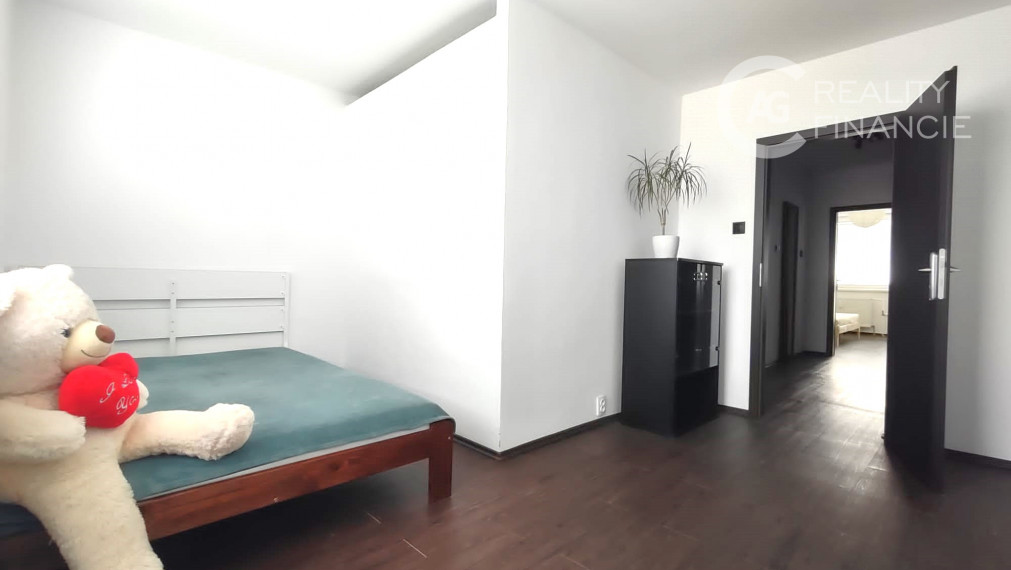 AG reality I NA PREDAJ   komplet zariadený 3-izbový byt  Petržalka