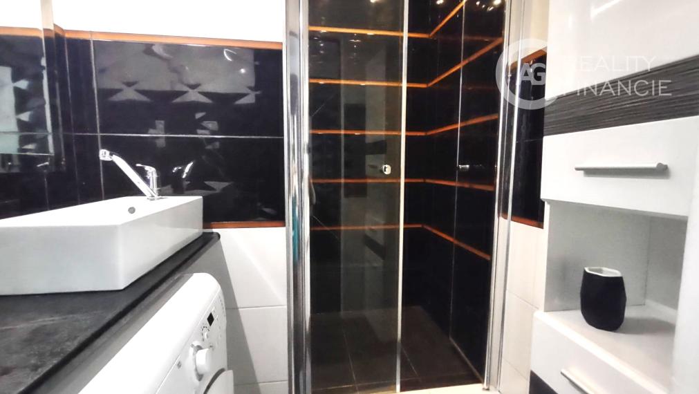 AG reality I NA PREDAJ   komplet zariadený 3-izbový byt  Petržalka