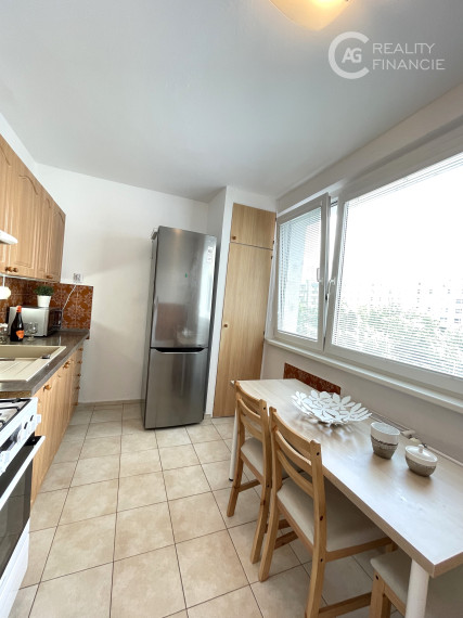 AG Reality IPRENAJATÝ  ZARIADENÝ 3I. BYT S VOĽNÝM PARKOVANÍM PRED BYTOVÝM DOMOM