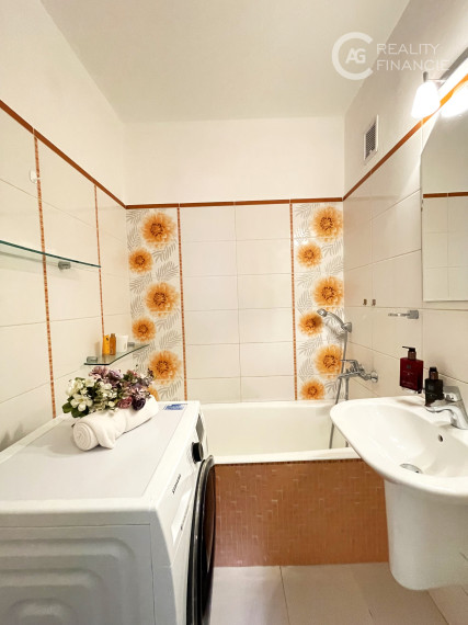 AG Reality IPRENAJATÝ  ZARIADENÝ 3I. BYT S VOĽNÝM PARKOVANÍM PRED BYTOVÝM DOMOM