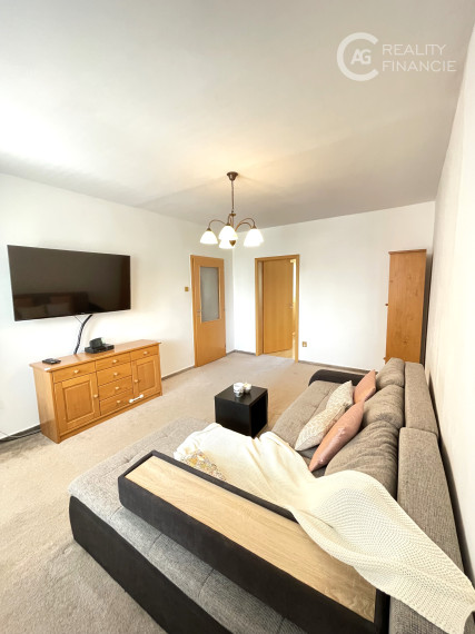 AG Reality IPRENAJATÝ  ZARIADENÝ 3I. BYT S VOĽNÝM PARKOVANÍM PRED BYTOVÝM DOMOM