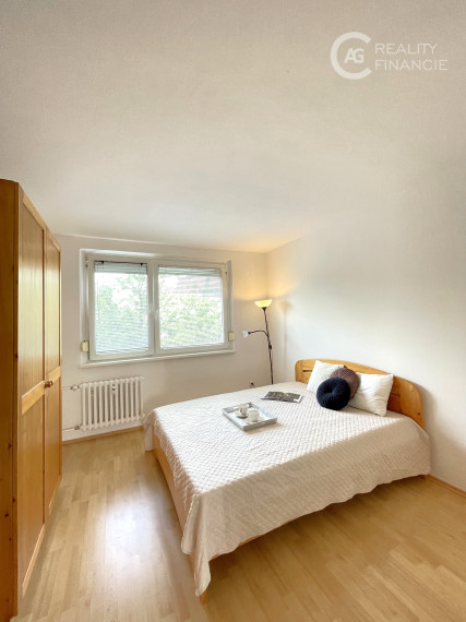 AG Reality IPRENAJATÝ  ZARIADENÝ 3I. BYT S VOĽNÝM PARKOVANÍM PRED BYTOVÝM DOMOM