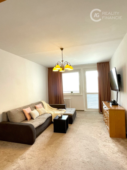 AG Reality IPRENAJATÝ  ZARIADENÝ 3I. BYT S VOĽNÝM PARKOVANÍM PRED BYTOVÝM DOMOM