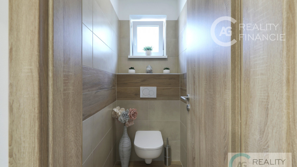 AG REALITY I NA PREDAJ – NADŠTADARDNE ZARIADENÝ 4i.  DOM V DVOJDOME S BAZÉNOM
