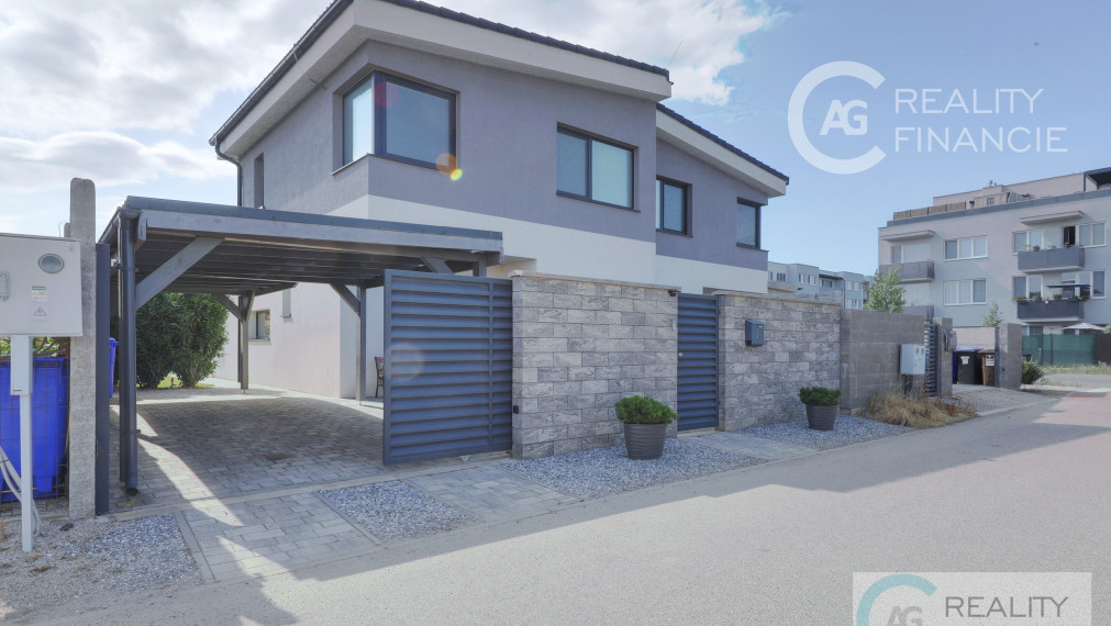 AG REALITY I NA PREDAJ – NADŠTADARDNE ZARIADENÝ 4i.  DOM V DVOJDOME S BAZÉNOM