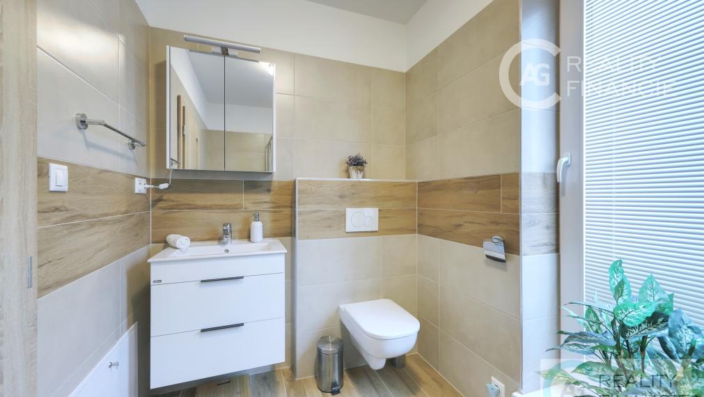 AG REALITY I NA PREDAJ – NADŠTADARDNE ZARIADENÝ 4i.  DOM V DVOJDOME S BAZÉNOM