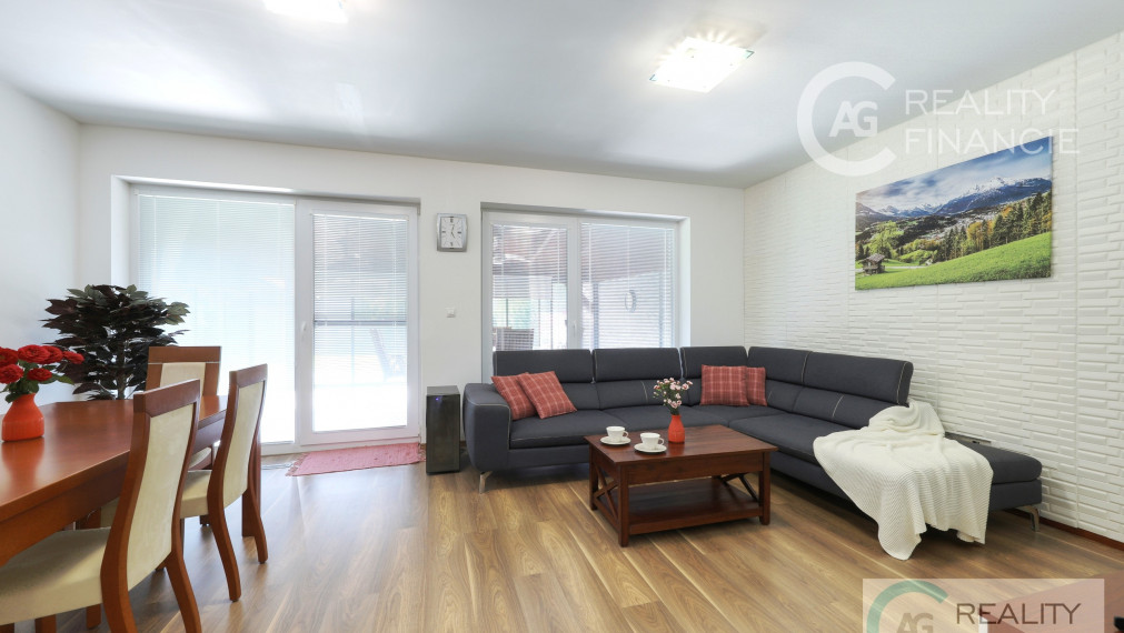 AG REALITY I NA PREDAJ – NADŠTADARDNE ZARIADENÝ 4i.  DOM V DVOJDOME S BAZÉNOM