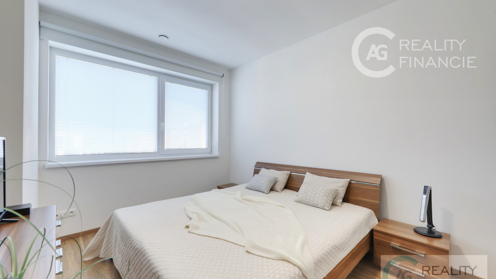 AG REALITY I NA PREDAJ – NADŠTADARDNE ZARIADENÝ 4i.  DOM V DVOJDOME S BAZÉNOM