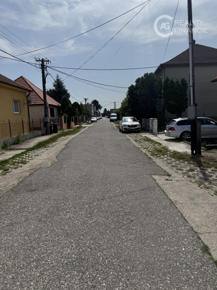 AGREALITY I  ZNÍŽENÁ CENA  POZEMOK VHODNÝ NA TROJ DOM DUNAJSKÁ LUŽNÁ