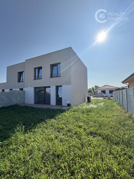 AG REALITY I NA PREDAJ NOVOSTAVBA- 4 IZBOVÝ MEZ. DOM V DVOJDOME