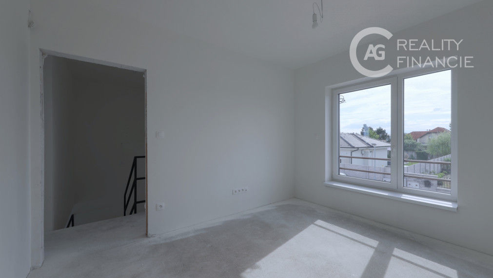 AG REALITY I NA PREDAJ NOVOSTAVBA- 4 IZBOVÝ MEZ. DOM V DVOJDOME