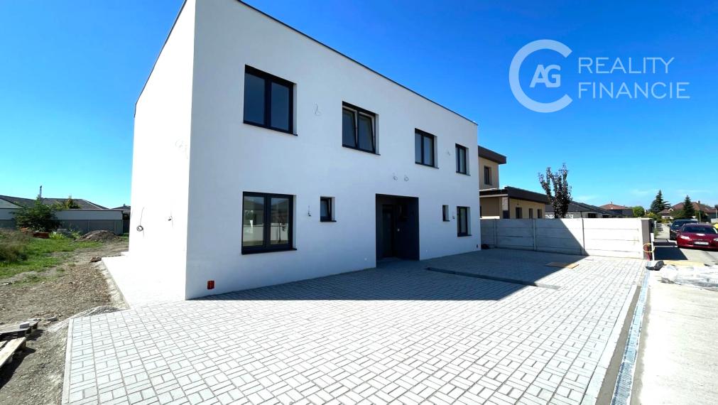 AG REALITY I NA PREDAJ  POSLEDNÝ - 4 IZBOVÝ MEZ. BYT V DVOJDOME v Miloslavove