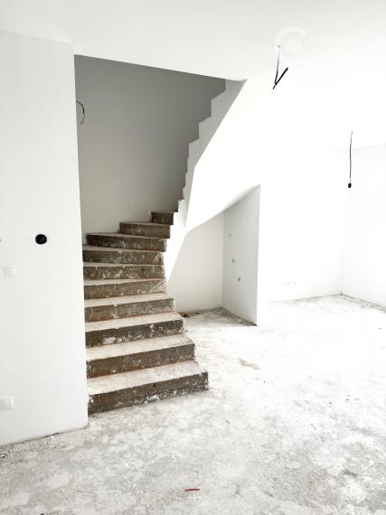 AG REALITY I NA PREDAJ  POSLEDNÝ - 4 IZBOVÝ MEZ. BYT V DVOJDOME v Miloslavove