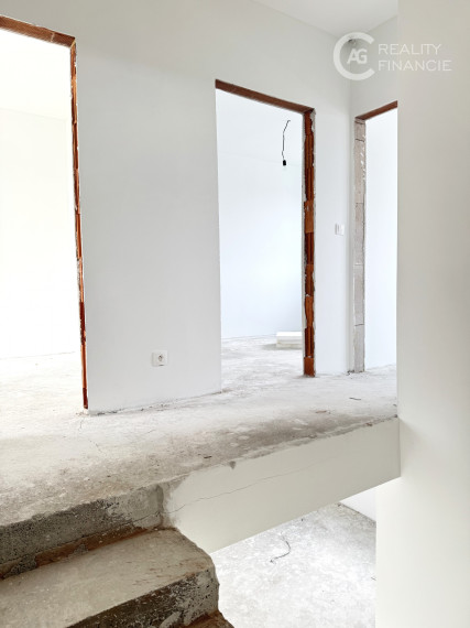 AG REALITY I NA PREDAJ  POSLEDNÝ - 4 IZBOVÝ MEZ. BYT V DVOJDOME v Miloslavove