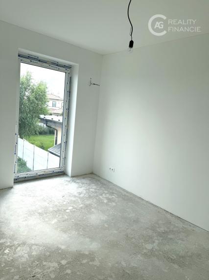 AG REALITY I NA PREDAJ  POSLEDNÝ - 4 IZBOVÝ MEZ. BYT V DVOJDOME v Miloslavove