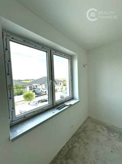 AG REALITY I NA PREDAJ  POSLEDNÝ - 4 IZBOVÝ MEZ. BYT V DVOJDOME v Miloslavove