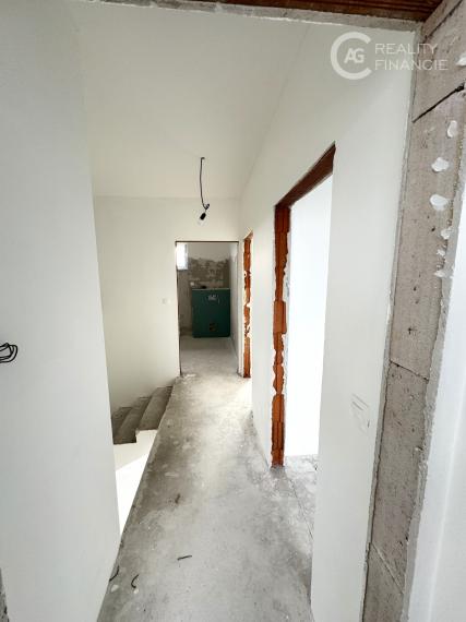 AG REALITY I NA PREDAJ  POSLEDNÝ - 4 IZBOVÝ MEZ. BYT V DVOJDOME v Miloslavove