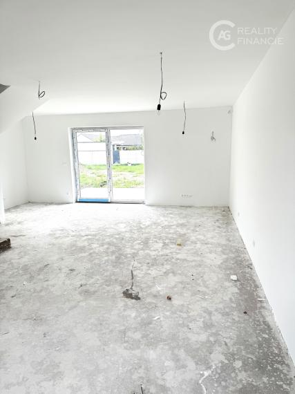 AG REALITY I NA PREDAJ  POSLEDNÝ - 4 IZBOVÝ MEZ. BYT V DVOJDOME v Miloslavove