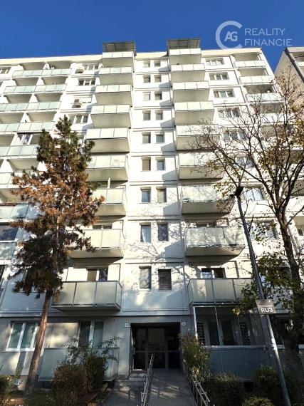 AG REALITYI NA PRENÁJOM KOMPLETNE ZARIADENÝ 3I. BYT PRI OC RETRO