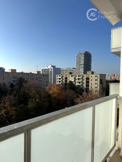 AG REALITYI NA PRENÁJOM KOMPLETNE ZARIADENÝ 3I. BYT PRI OC RETRO