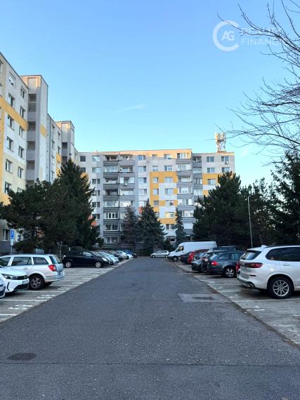 AGREALITYI NA PRENÁJOM KOMPLETNE ZARIADENÝ 1I. BYT V BLÍZKOSTI VRAKUNSKÉHO LESÍKA