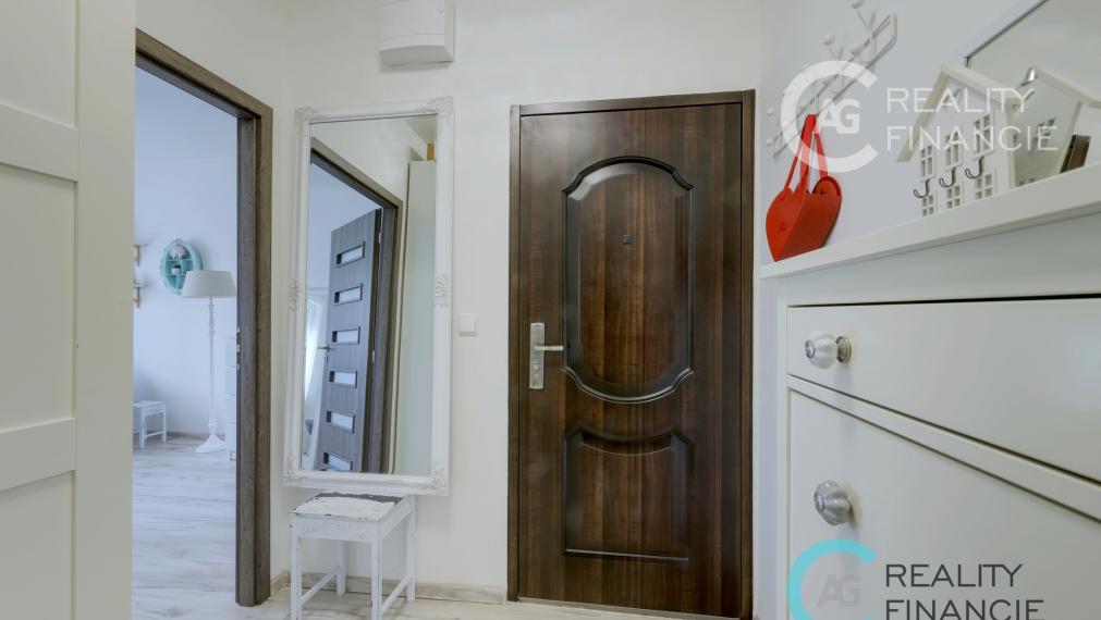 AG REALITYI NA PREDAJ 3izb. byt kompl. rekonštruovaný  začiatok Petržalky - Gessayova ul.