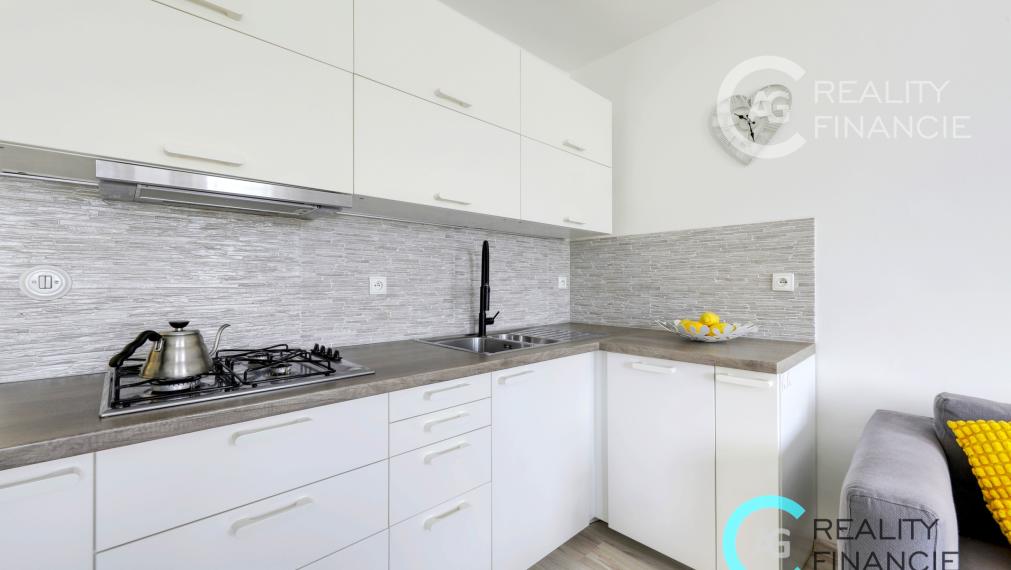 AG REALITYI NA PREDAJ 3izb. byt kompl. rekonštruovaný  začiatok Petržalky - Gessayova ul.