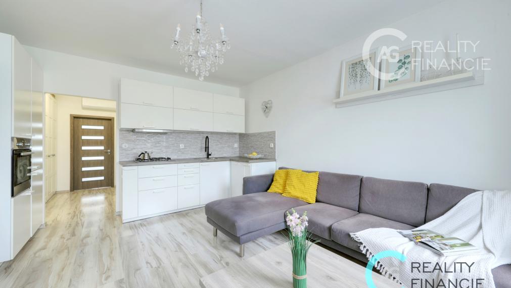 AG REALITYI NA PREDAJ 3izb. byt kompl. rekonštruovaný  začiatok Petržalky - Gessayova ul.