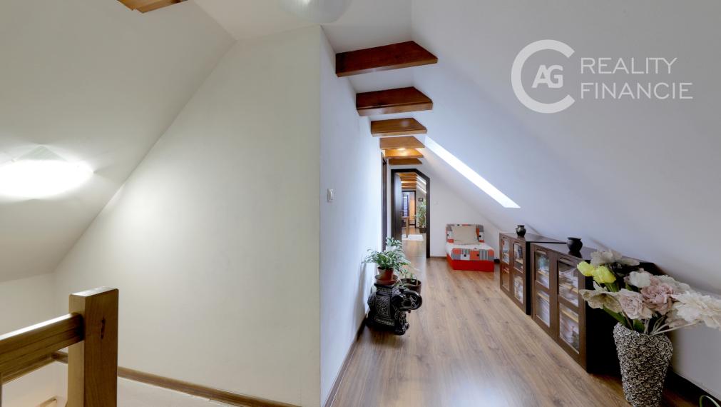 AG REALITY I NA PREDAJ EXKLUZÍVNY  – ŠTÝLOVÝ 5-IZ. ROD. DOM S JEDINEČNOU ZÁHRADOU V SRDCI LIMBACHU