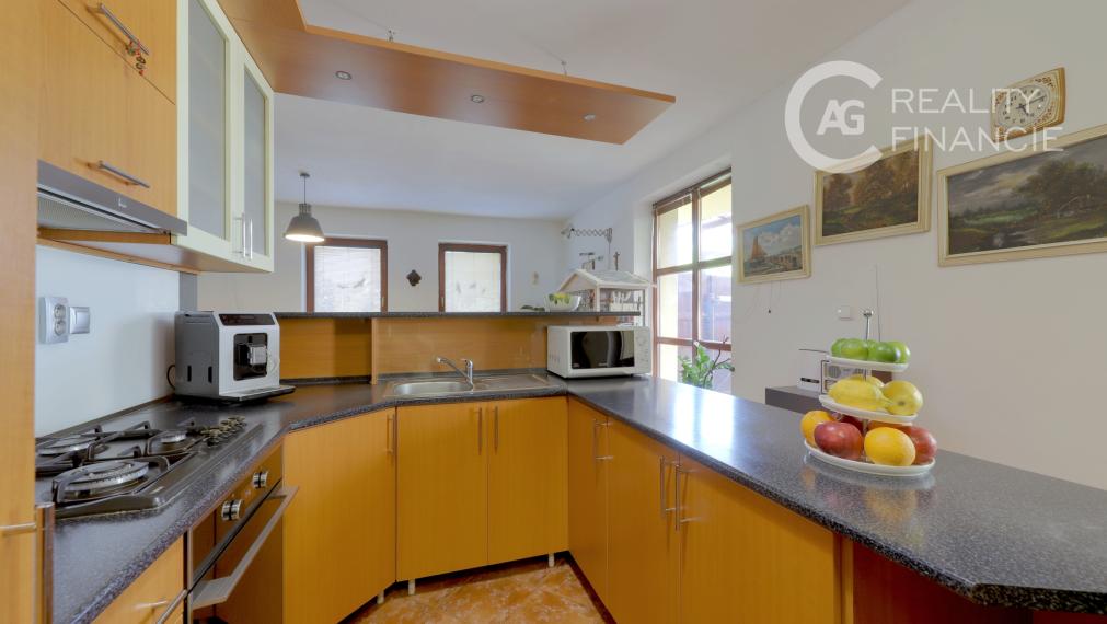 AG REALITY I NA PREDAJ EXKLUZÍVNY  – ŠTÝLOVÝ 5-IZ. ROD. DOM S JEDINEČNOU ZÁHRADOU V SRDCI LIMBACHU