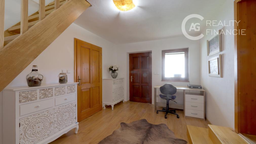 AG REALITY I NA PREDAJ EXKLUZÍVNY  – ŠTÝLOVÝ 5-IZ. ROD. DOM S JEDINEČNOU ZÁHRADOU V SRDCI LIMBACHU