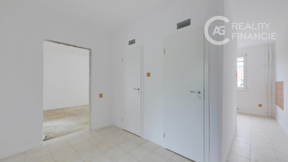 AG REALITYI NA PREDAJ -3 IZB.BYT S BALKÓNOM OBKOLESENÝ ZELEŇOU