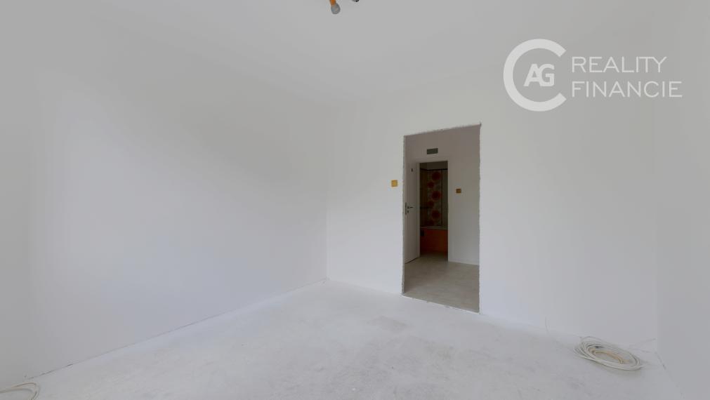 AG REALITYI NA PREDAJ -3 IZB.BYT S BALKÓNOM OBKOLESENÝ ZELEŇOU