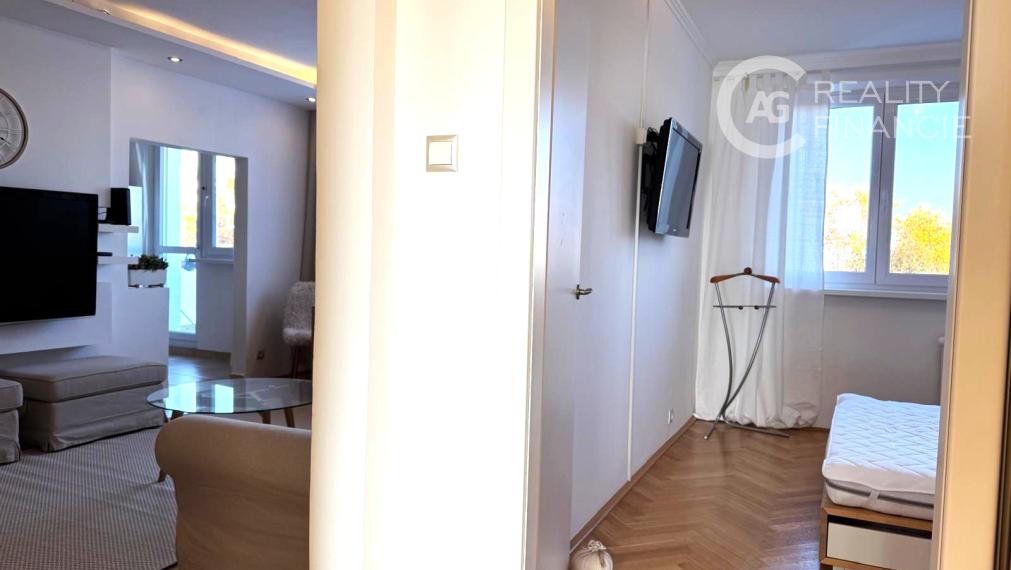 AG REALITY I NA PRENÁJOM -  KOMPLETNE ZARIADENÝ 3I. BYT PRI OC RETRO