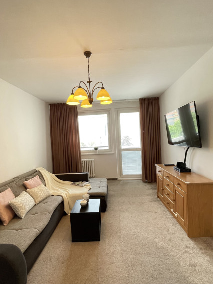 AG Reality IPRENAJATÝ  ZARIADENÝ 3I. BYT S VOĽNÝM PARKOVANÍM PRED BYTOVÝM DOMOM