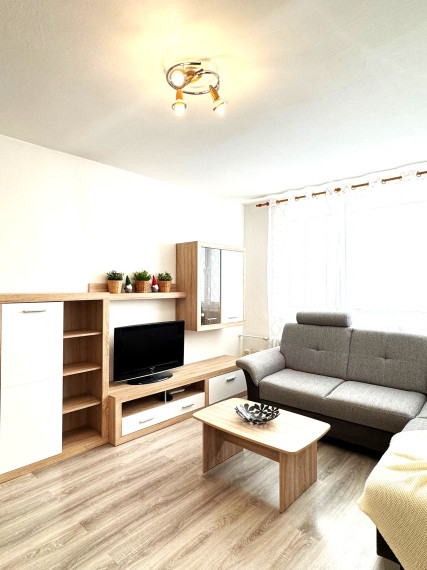 AGREALITYI NA PRENÁJOM KOMPLETNE ZARIADENÝ 1I. BYT V BLÍZKOSTI VRAKUNSKÉHO LESÍKA