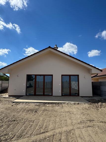 AG REALITY I NA PREDAJ SAMOSTATNÉ ROD.DOMY 4 IZB- MILOSLAVOV